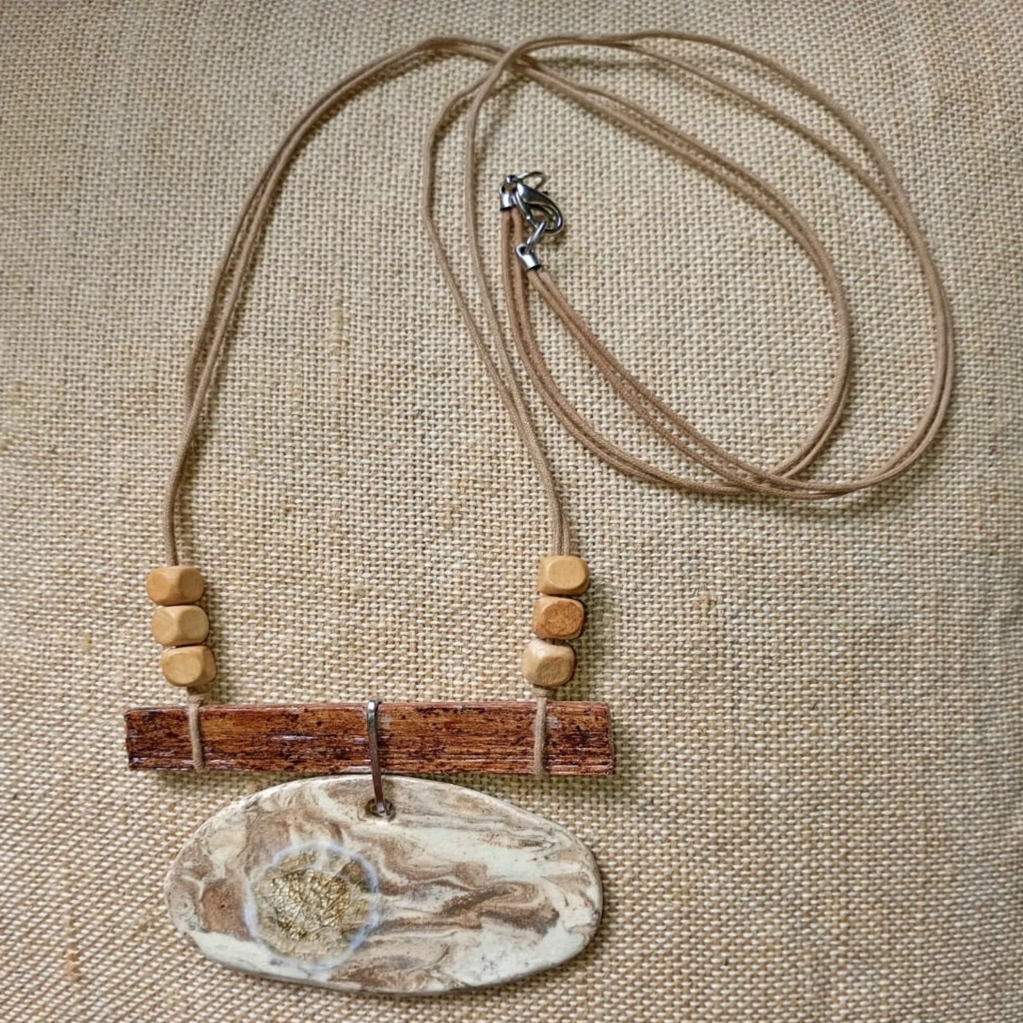 Colar palmeira jerivá + cerâmica