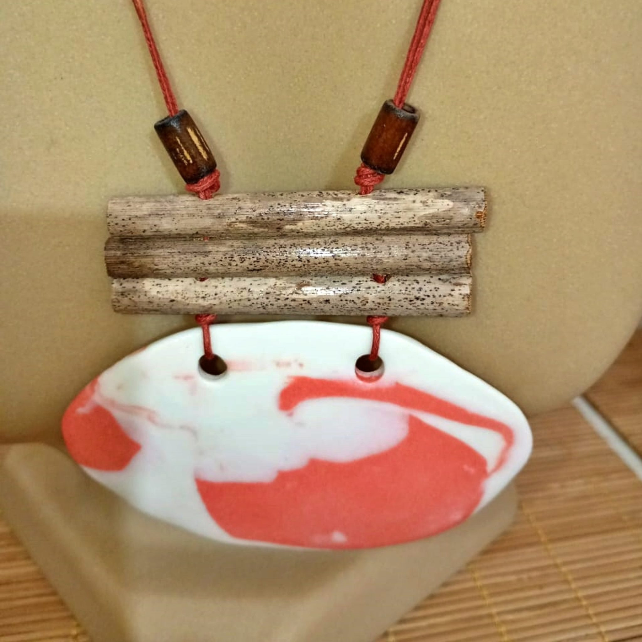 Colar em cerâmica orgânica + areca bambú