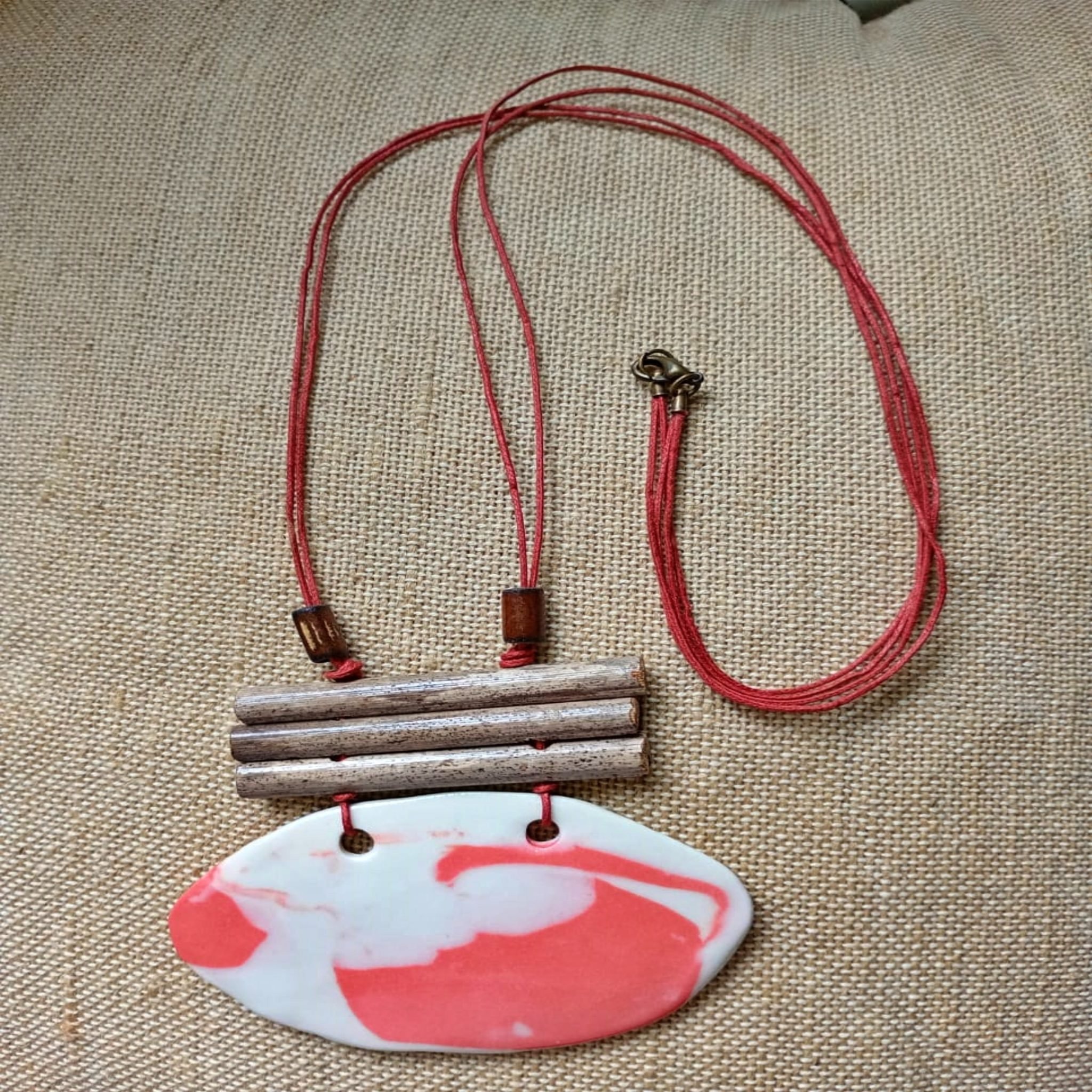 Colar em cerâmica orgânica + areca bambú