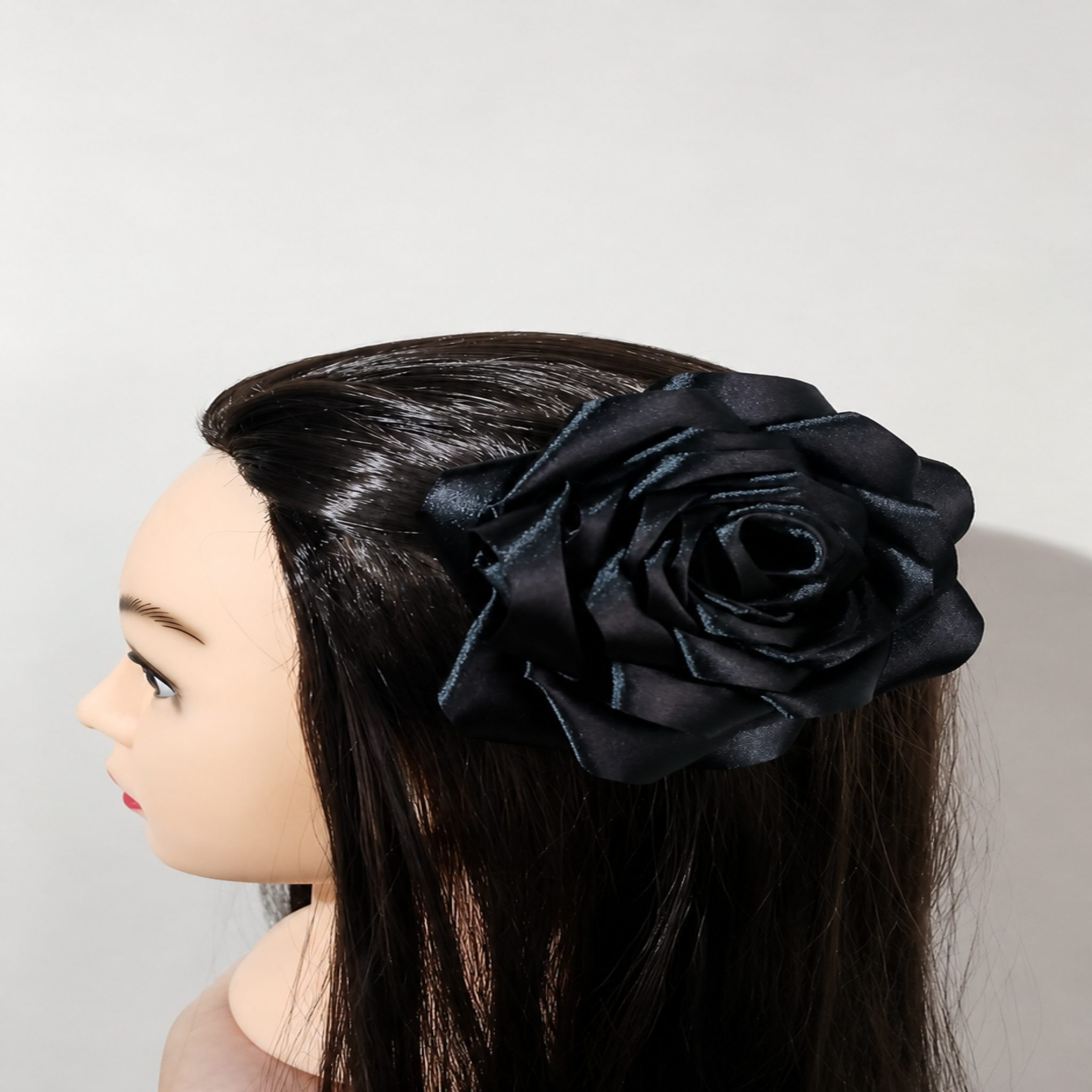 Rosa de cetim preta
